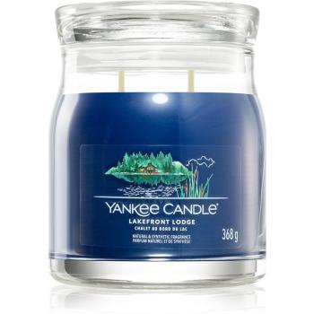 Yankee Candle Lakefront Lodge lumânare parfumată Signature 368 g