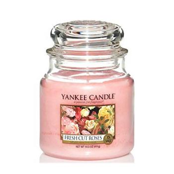 Yankee Candle Lumânare aromatică Classic medie Fresh Cut Roses 411 g