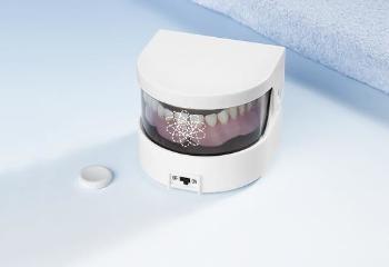 Dispozitiv curatare proteze dentare
