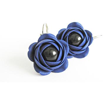 Troli Cercei cu perle albastre cu flori de Estrela din perle negre