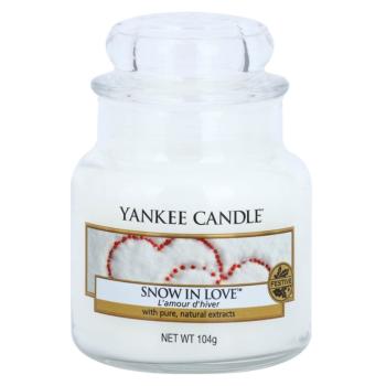 Yankee Candle Snow in Love lumânare parfumată Clasic mediu 104 g