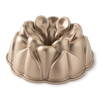 Formă pentru chec bundt / guguluf Nordic Ware Magnolia, 2,4 l, arămiu