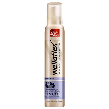 Wella Fixativ de spumă cu fixare extra puternică pentru creșterea volumului Wellaflex 2nd Day Volume 200 ml