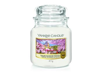 Yankee Candle Lumânare aromatica Classic medie Sakura Blossom Festival 411 g