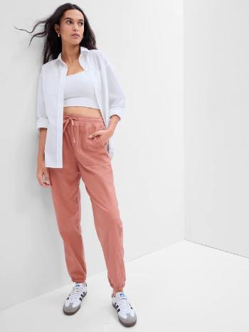 GAP Pantaloni Maro