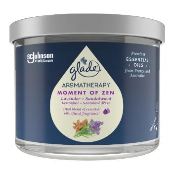 Glade Lumânare parfumată cu parfum de lavandă si lemn de santal Aromatherapy Candle Moment of Zen 260 g