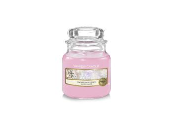 Yankee Candle Lumânare aromatică Classic mica Snowflake Kisses 104 g