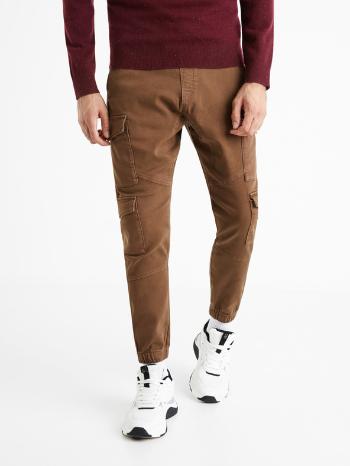 Celio Cover Pantaloni Maro