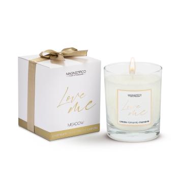 Magnetifico Power Of Pheromones Lumânare parfumată Love me Meadow (Scented Candle) 125 g