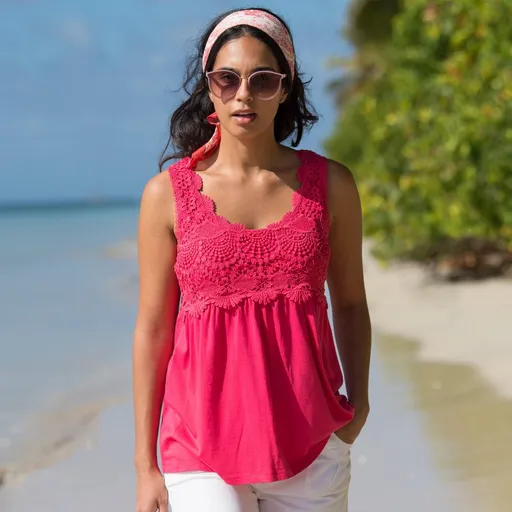 Top lung cu macramé