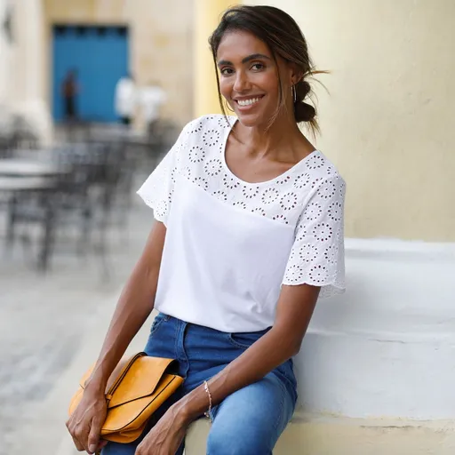 Tricou cu broderie în limba engleză