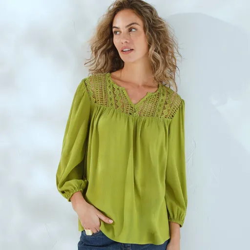 Bluză din crep cu mâneci 7/8 și macrame