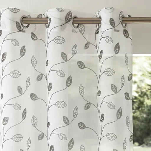 Perdea voal cu motiv de frunze și garnitură cu ochiuri