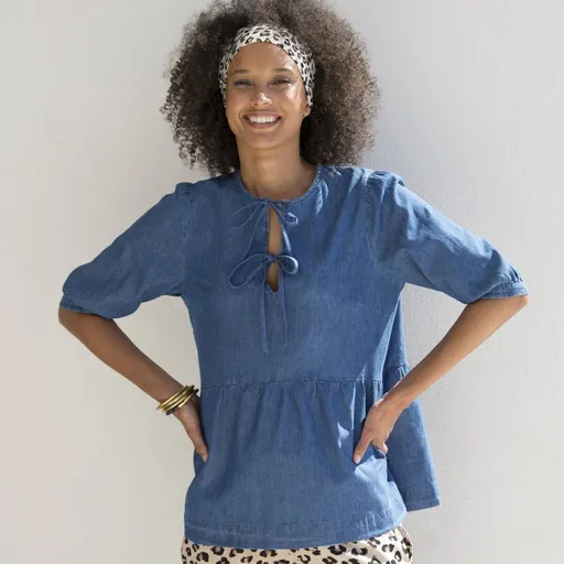 Bluză din denim cu panglici la decolteu și mâneci bufante până la coate