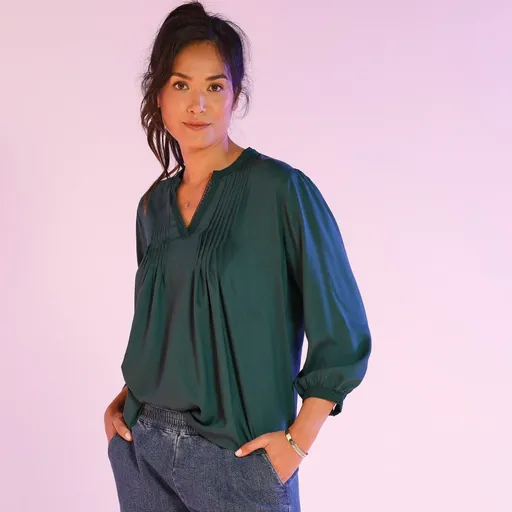 Bluză cu macrameu și mâneci lungi