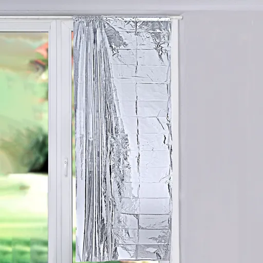 Perdeau împotriva căldurii și frigului