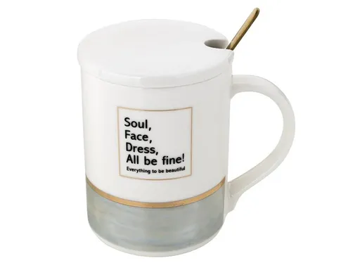 Cană într-o cutie de cadou