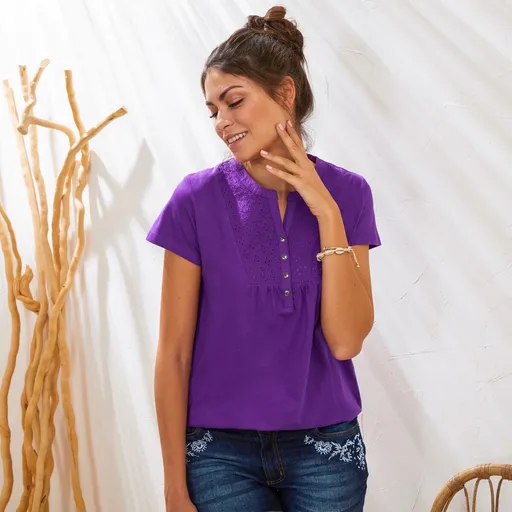 Tricou cu mâneci scurte și decolteu cu nasturi împodobit cu Madeira