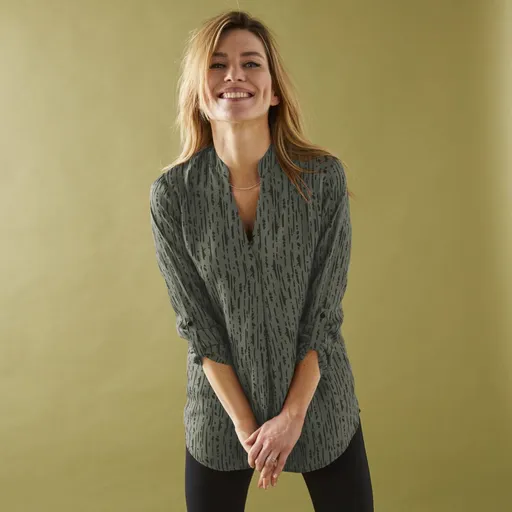 Bluză lungă din crep cu imprimeu grafic