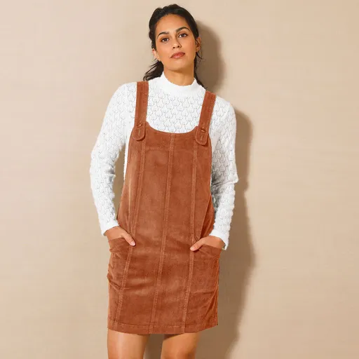 Rochie evazată din catifea reiată cu bavete