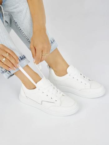 Adidași clasici pentru femei fără toc