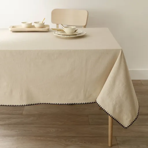 O față de masă din bumbac monocolor, cu un finisaj original