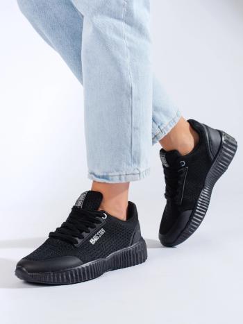 Adidași negri exclusiv pentru femei fără toc
