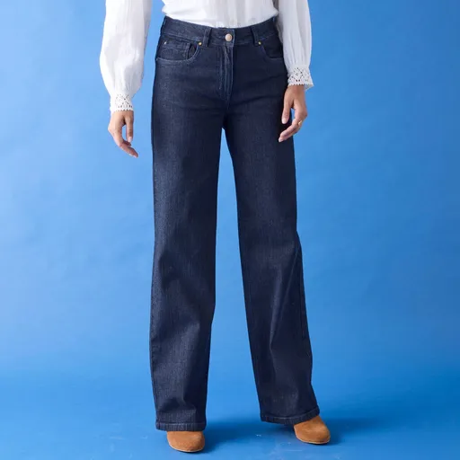 Blugi elastici, dacă aveți sub 165 cm înălțime, lungimea interioară a piciorului 75 cm