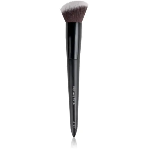 Brushworks Angled Blush Brush pensulă teșită pentru fardul de obraz tip NO. 7 1 buc