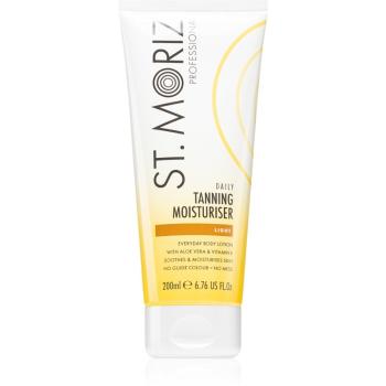 St. Moriz Daily Tanning Moisturiser loțiune autobronzantă hidratantă translucid tip Light 200 ml