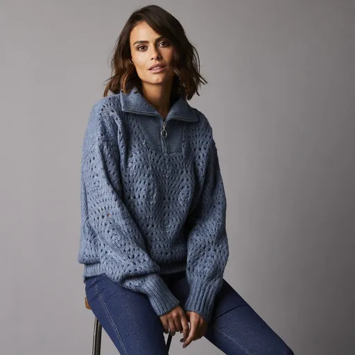 Pulover din ghindă cu gulerul ridicat