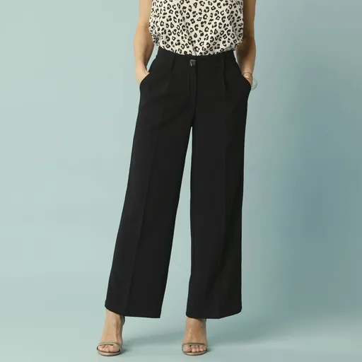 Pantaloni largi pentru corp mic