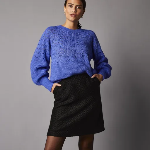 Pulover cu model uni și dantelă