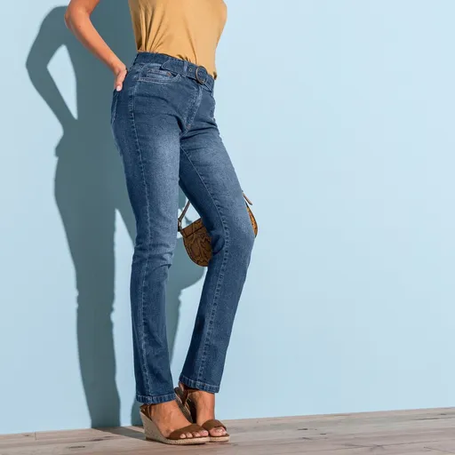 Pantaloni drepți cu curea, pentru o siluetă mai mică