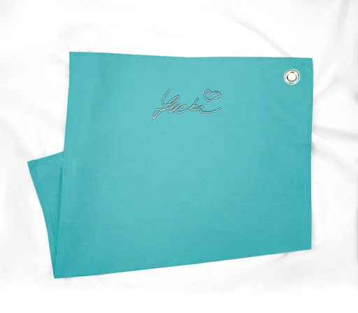 Prosop cu semnătura brodată a actriței Lucie Benešová