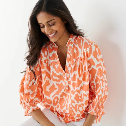 Bluză cu nasturi și imprimeu