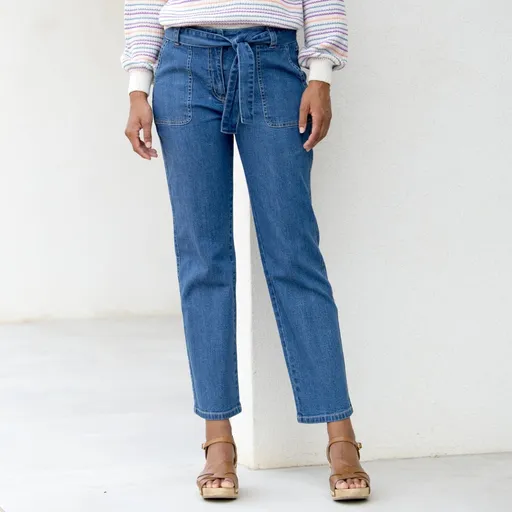 Blugi drepți cu talie înaltă și curea cu cravată