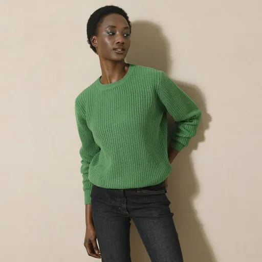 Pulover cu gât rotund și model neted