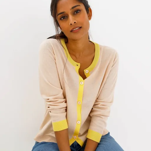 Pulover cu garnituri contrastante