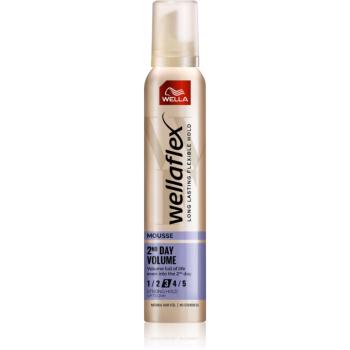 Wella Wellaflex 2nd Day Volume spuma pentru volum Vol 3 200 ml