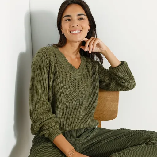 Pulover cu detalii ajurate