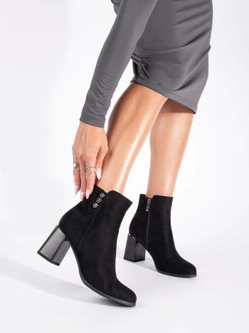 Botine negre la modă pentru femei pe un toc lat