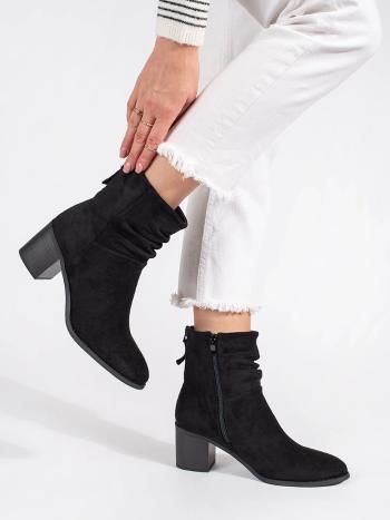 Botine negre la modă pentru femei pe un toc lat