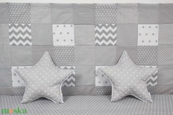 Szürke patchwork falvédő