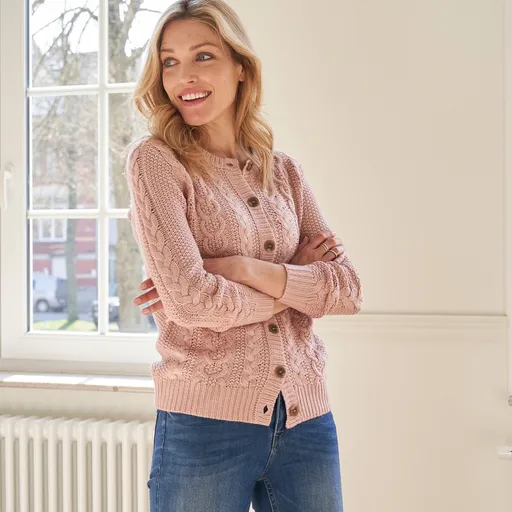 Pulover cu nasturi și model împletit