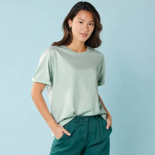 Un tricou simplu cu mânecă scurtă pentru figuri mici