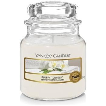 YANKEE CANDLE Classic malý Fluffy Towels 104 g (5038580004441)