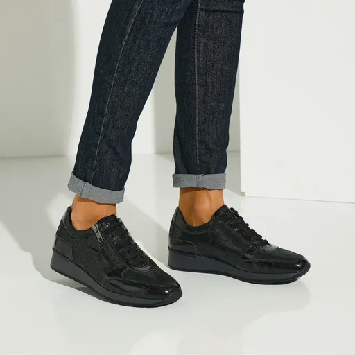 Adidași din piele lăcuită, talpă wedge, certificat LWG