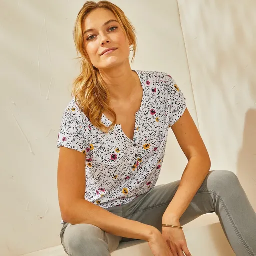 Tricou cu decolteu tunisian, mâneci scurte și imprimeu