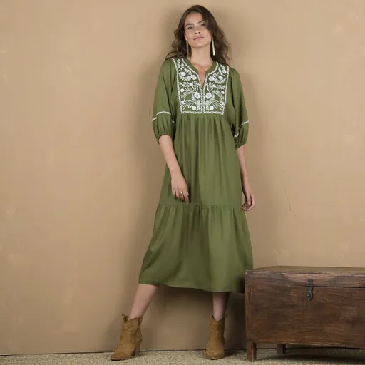 Rochie midi cu broderie și mâneci până la cot